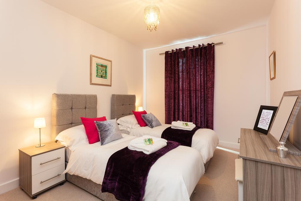 Self-Contained Town Centre One Bedroom Apartments By Helmswood Serviced Apartments Редхилл Экстерьер фото