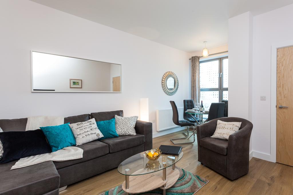 Self-Contained Town Centre One Bedroom Apartments By Helmswood Serviced Apartments Редхилл Экстерьер фото