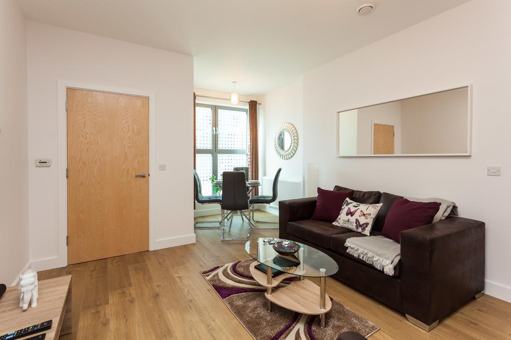 Self-Contained Town Centre One Bedroom Apartments By Helmswood Serviced Apartments Редхилл Экстерьер фото