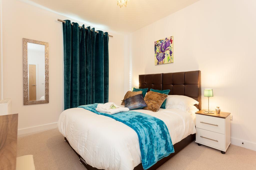 Self-Contained Town Centre One Bedroom Apartments By Helmswood Serviced Apartments Редхилл Экстерьер фото