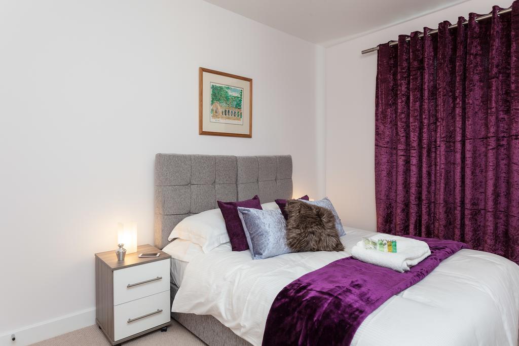 Self-Contained Town Centre One Bedroom Apartments By Helmswood Serviced Apartments Редхилл Экстерьер фото