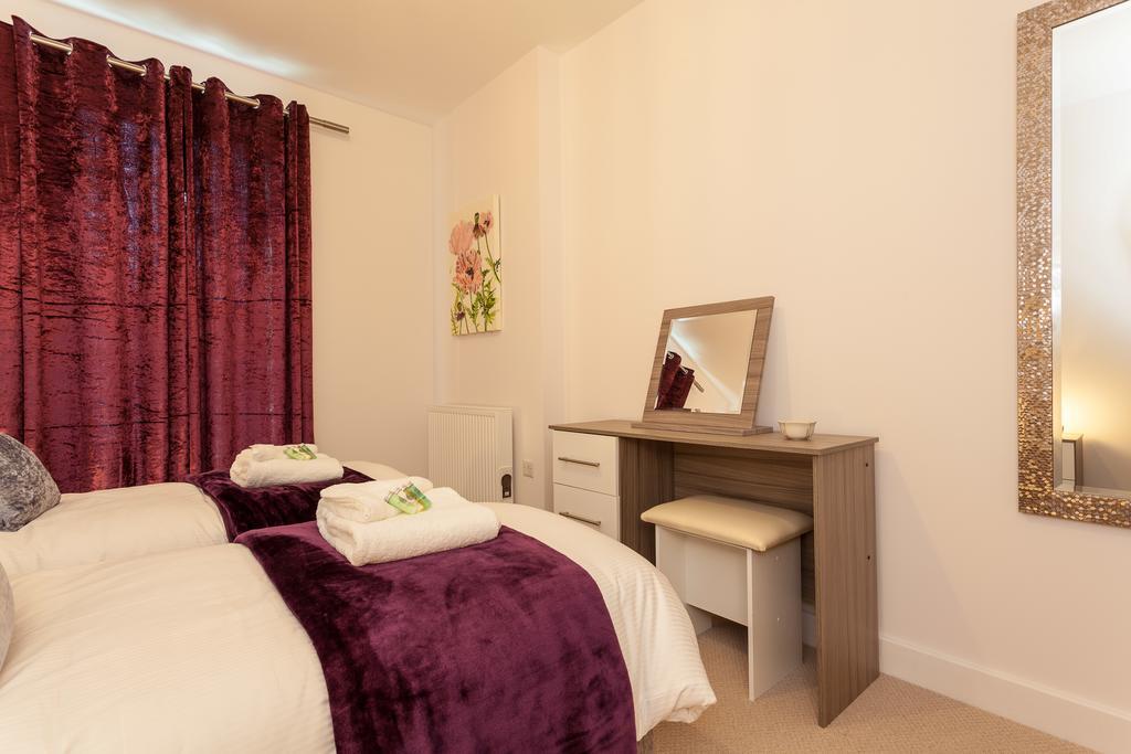 Self-Contained Town Centre One Bedroom Apartments By Helmswood Serviced Apartments Редхилл Экстерьер фото