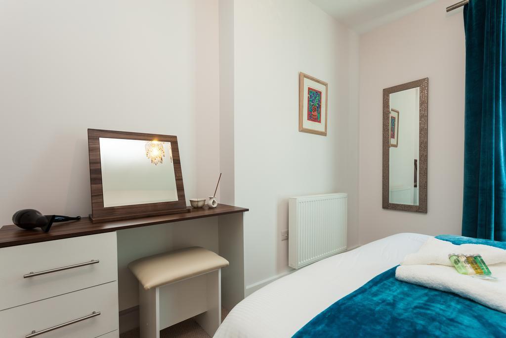 Self-Contained Town Centre One Bedroom Apartments By Helmswood Serviced Apartments Редхилл Экстерьер фото